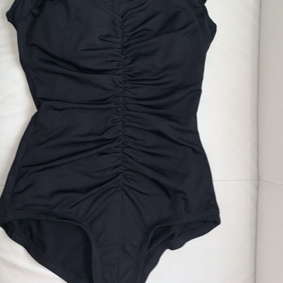 Calypoo Cove Black Center Sorunched Ruffle One Piece Swimsuit Size 10 - Picture 4 of 9